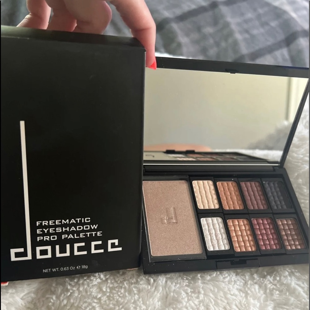 Doucce Freematic Eyeshadow Pro Palette